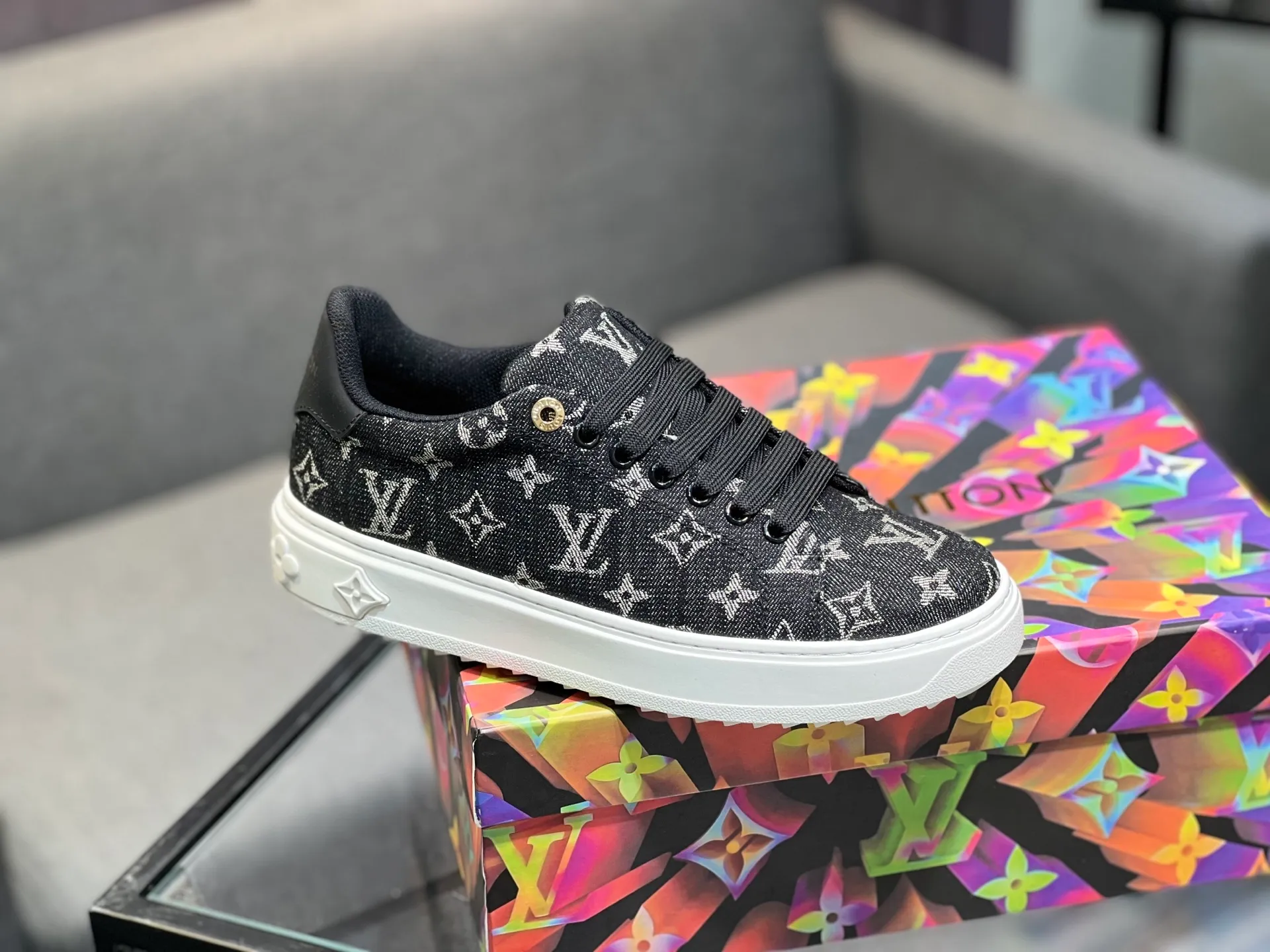 Men's Men's Shoes 💰540 LV Louis Vuitton. The latest fashionable casual shoes are popular in physical stores. The new spring and summer comfortable imported custom patent leather plus cowhide, cowhide mesh, and unique jacquard fabric element design. With sheepskin lining, Lv original base, [sun][sun] high-end packaging and high quality💪Details determine quality, welcome to compare🇮🇹Code number 38-44, 45 can be customized
